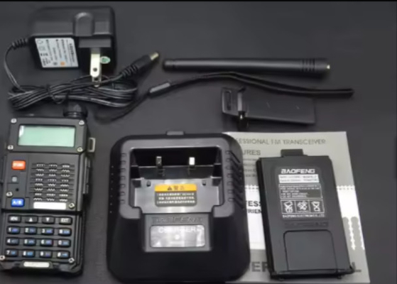 Baofeng VHF UHF Dual Band Двусторонняя радио беспроводная связь с клавиатурой BF F8